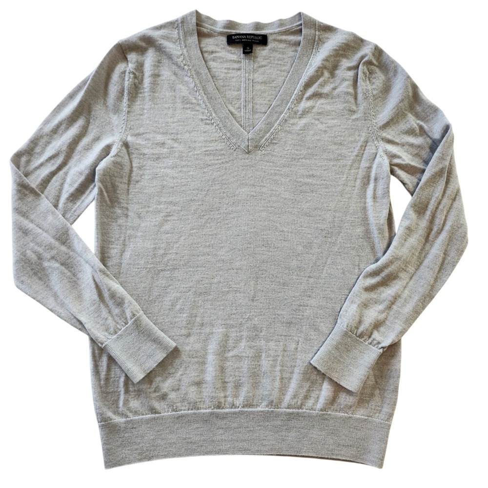 Banana Republic Gray 100% Merino Wool V Neck Lightweight Sweater Women's Size S - Picture 2 of 4